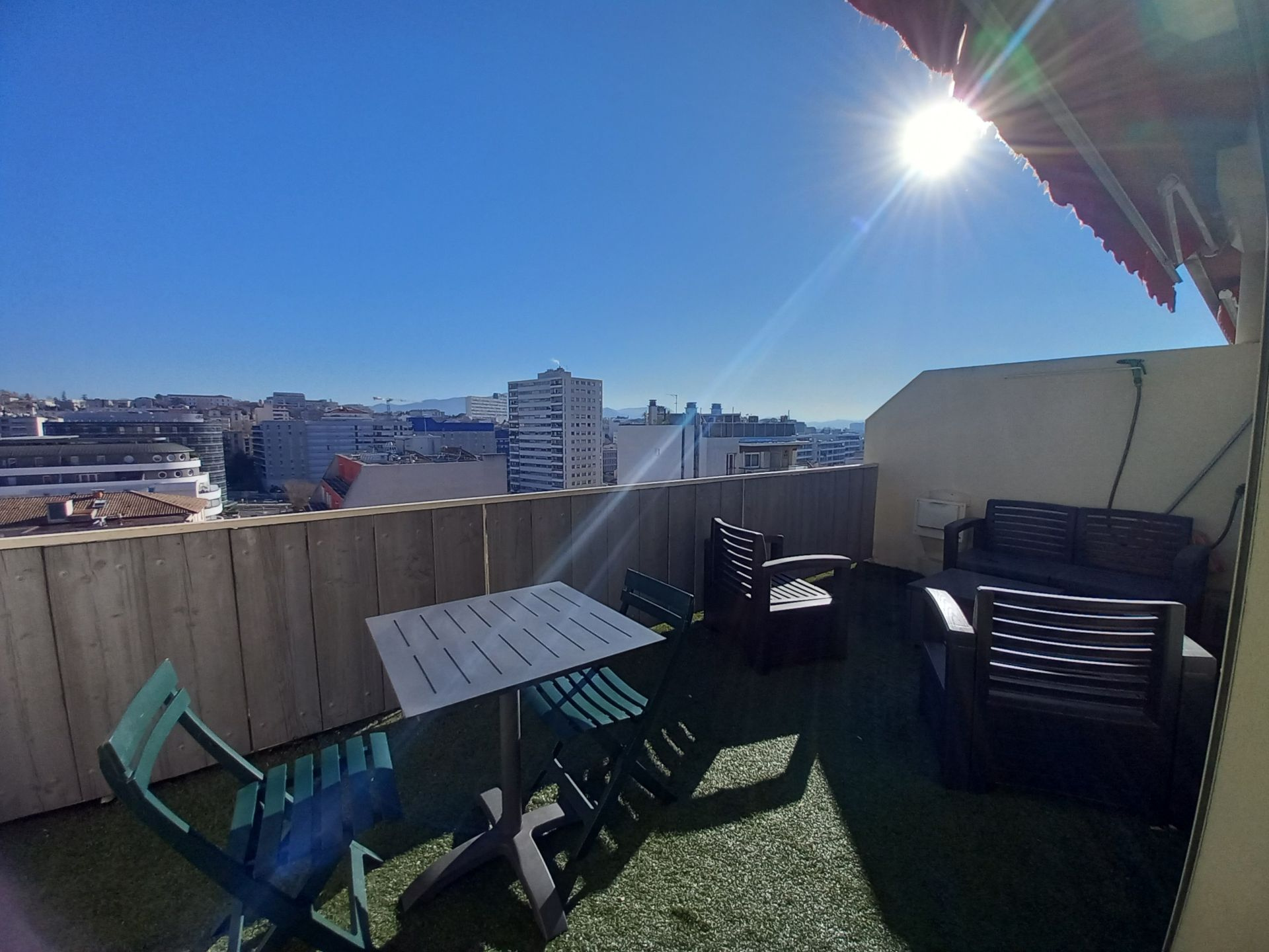 À LOUER   T2 DE 55 m2 AVEC GRANDE TERRASSE, PARKING ET CAVE   MARSEILLE 13004